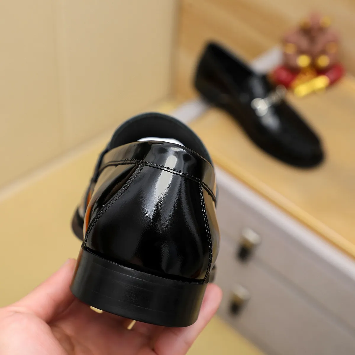 Men's shoes 460 💰 Louis Vuitton LV ® 🆕 model 🔛 full shoe counter, first layer cowhide, 🐂leather lining casual shoes for men, super soft outsole, a must-have for driving. Synchronized with the counter, original first layer cowhide, completely 1:1 mold customization 🌹 top version, color optional! Number: 38-44 (45.46 customized)